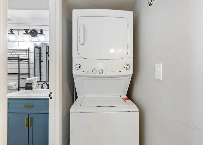 Apartment Modern King With Pool Only Minutes To Old Town 208