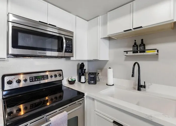 Modern King With Pool Only Minutes To Old Town 208 Apartment