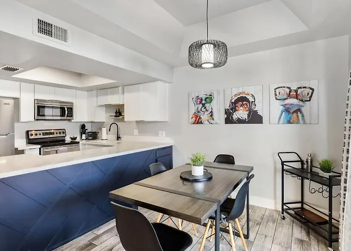 Modern King With Pool Only Minutes To Old Town 208 Apartment *