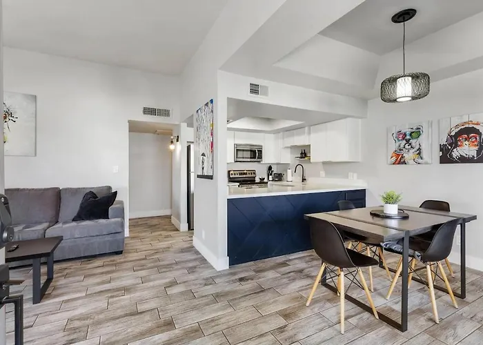 Modern King With Pool Only Minutes To Old Town 208 Apartment *