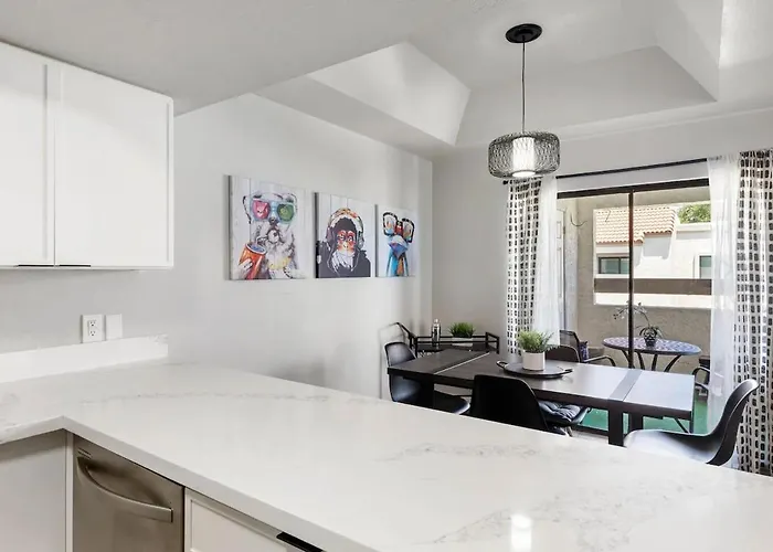 Apartment Modern King With Pool Only Minutes To Old Town 208